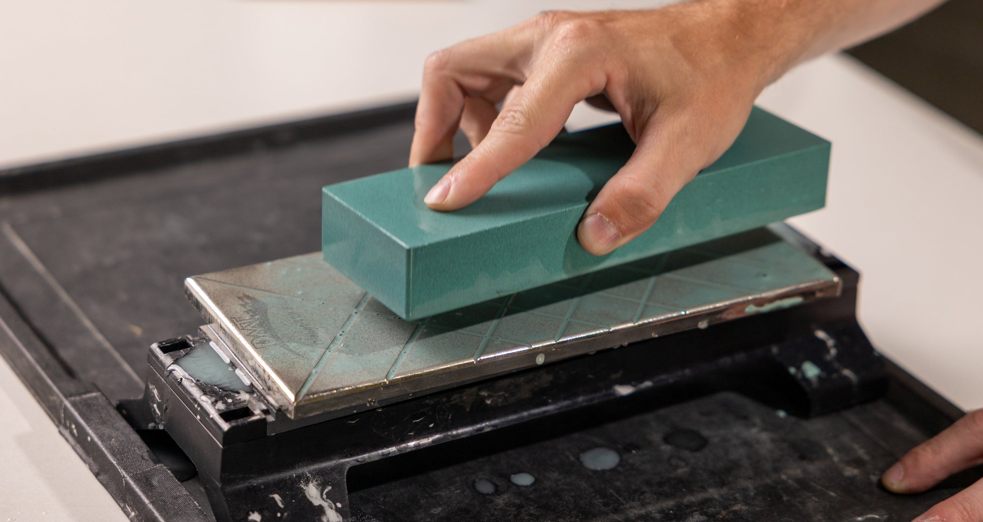 Flattening a water stone on the DMT Dia-Flat Plus